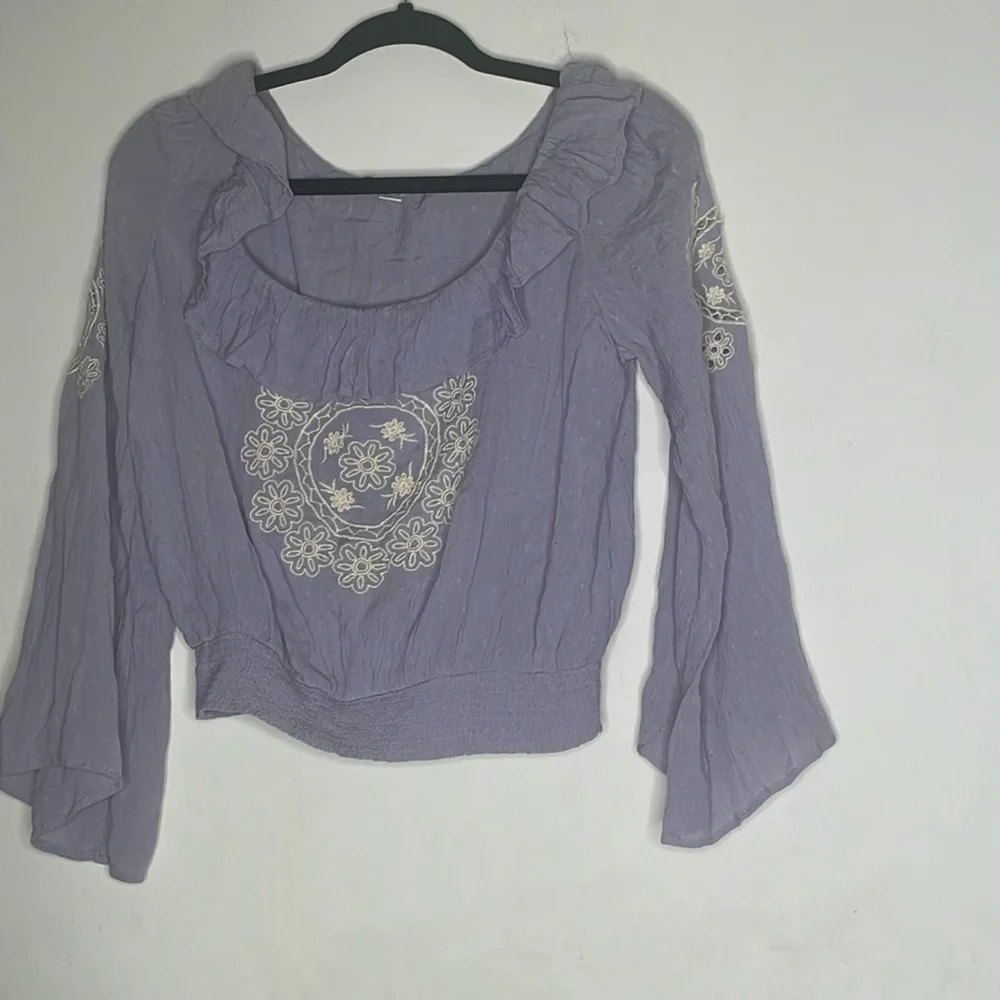 American Eagle blue white boho crop​